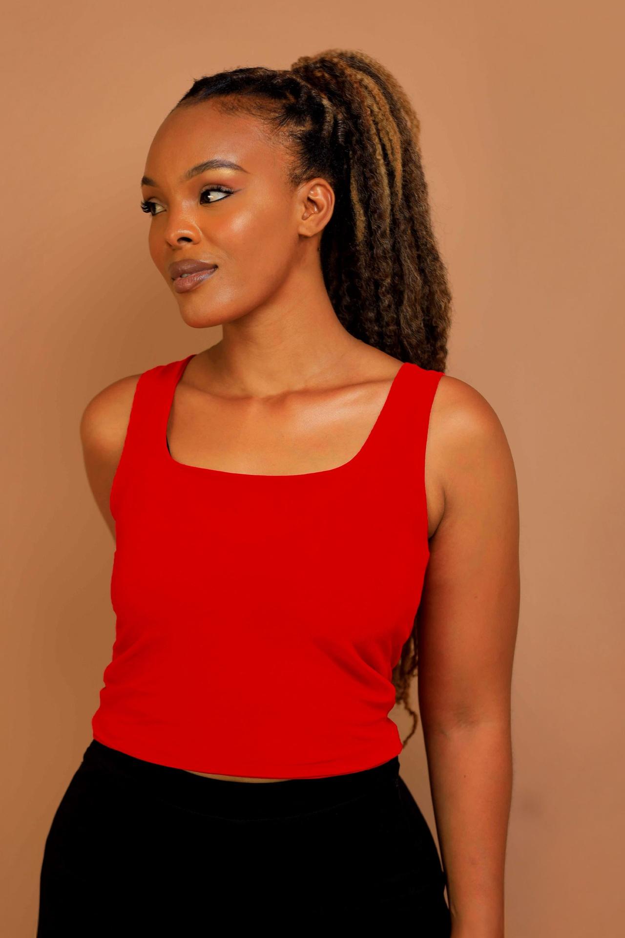Basic Top Low Neck in Unknown