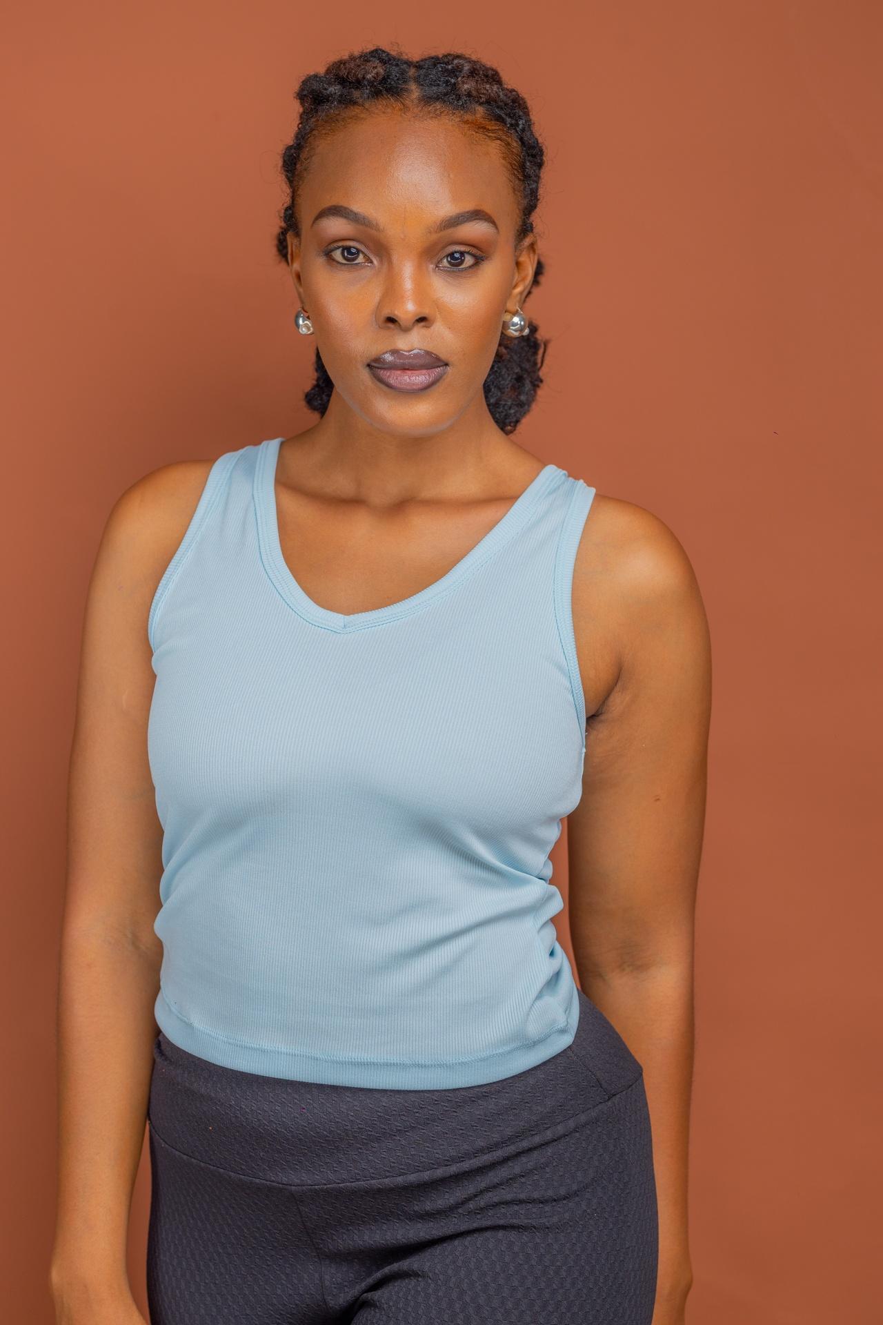 Ribbed Basic Top Low Neck in Unknown