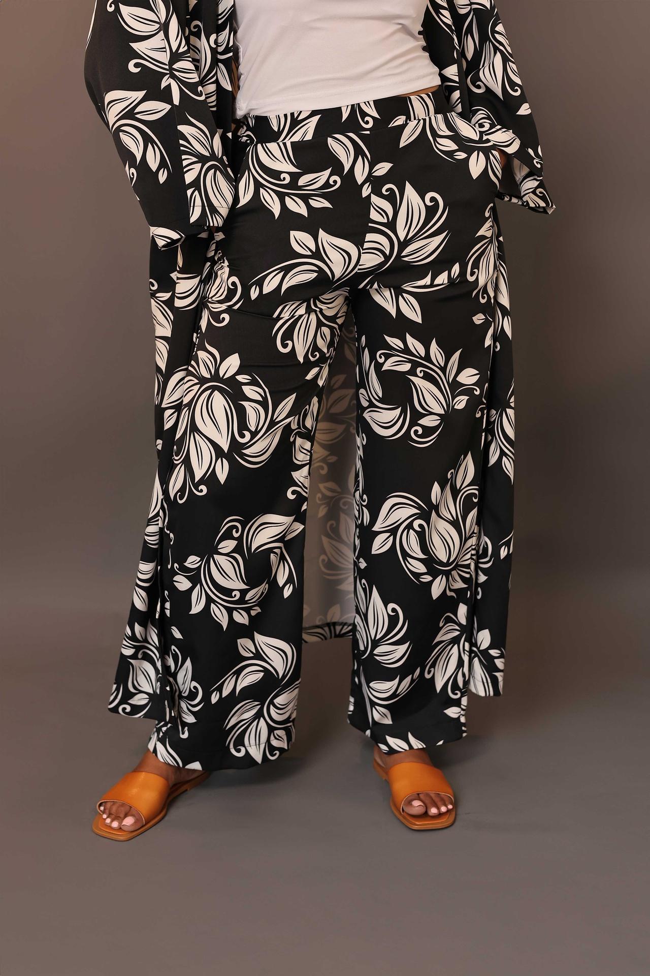 Pattern Wide Leg Pant Petral in Black