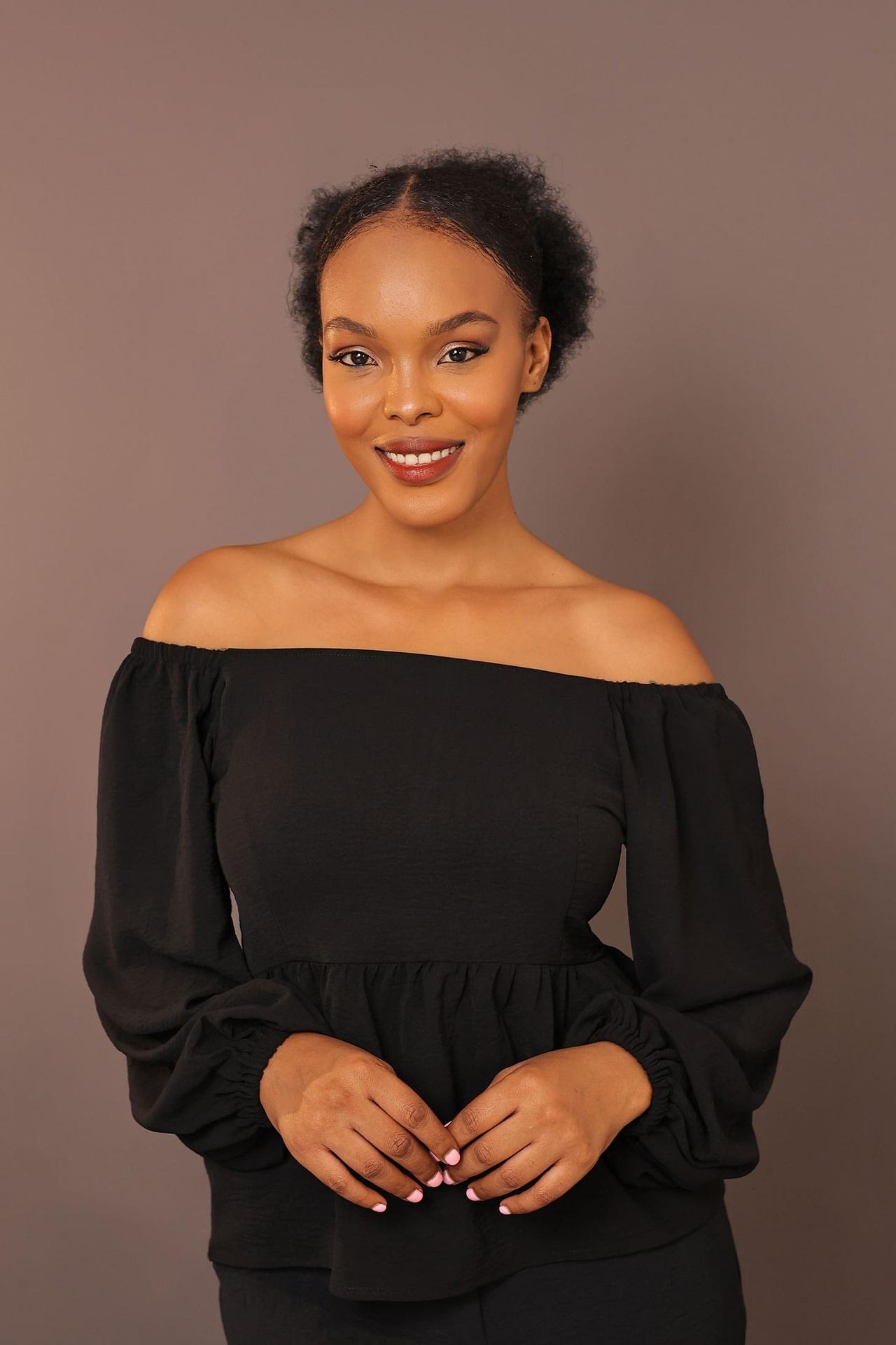 Puffy Sleeve Blouse in Black